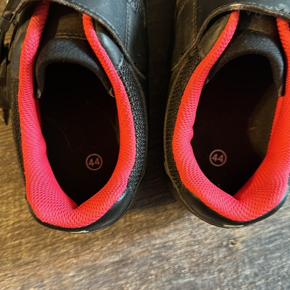 Peloton Cycling Shoes - Picture 2 of 3